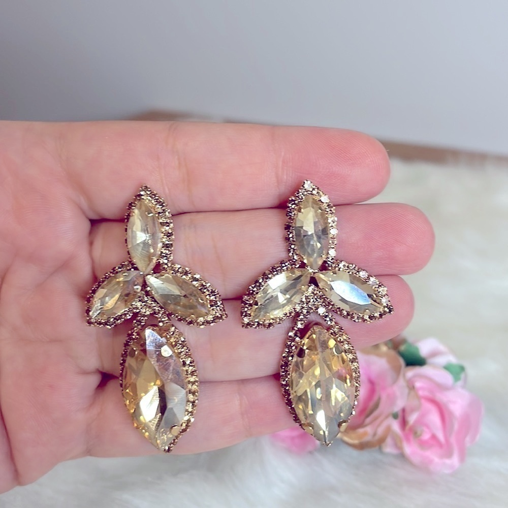 🌟SALE🌟Beautiful Champagne Crystal Earrings - Picture 6 of 8